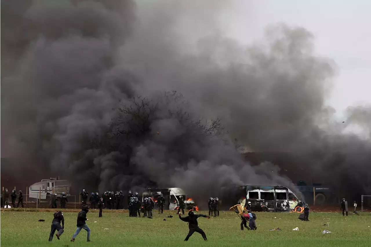 Sainte-Soline : l'un des deux manifestants grièvement blessés est sorti du coma