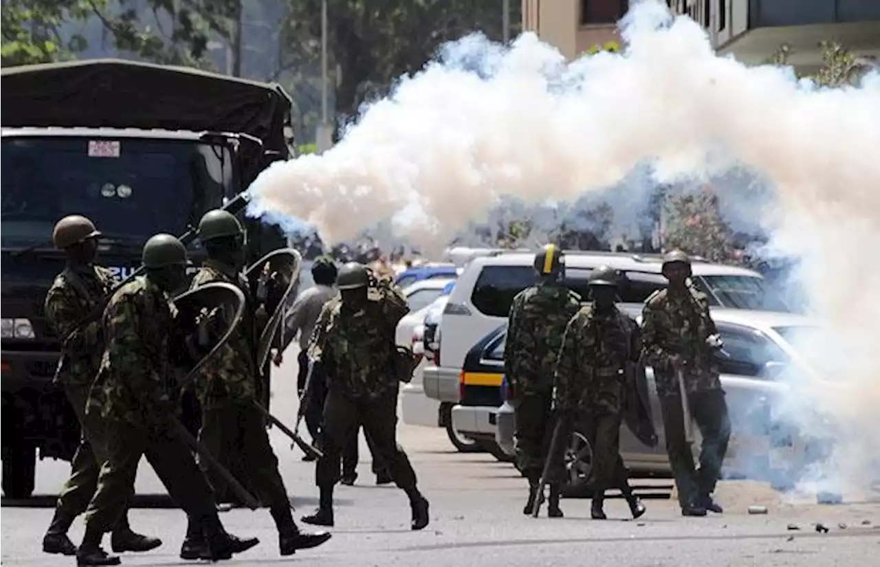 BREAKING: Many Injured As Nigeria Police, Army Tear-gas Protesting Shi'ites In Abuja | Sahara Reporters