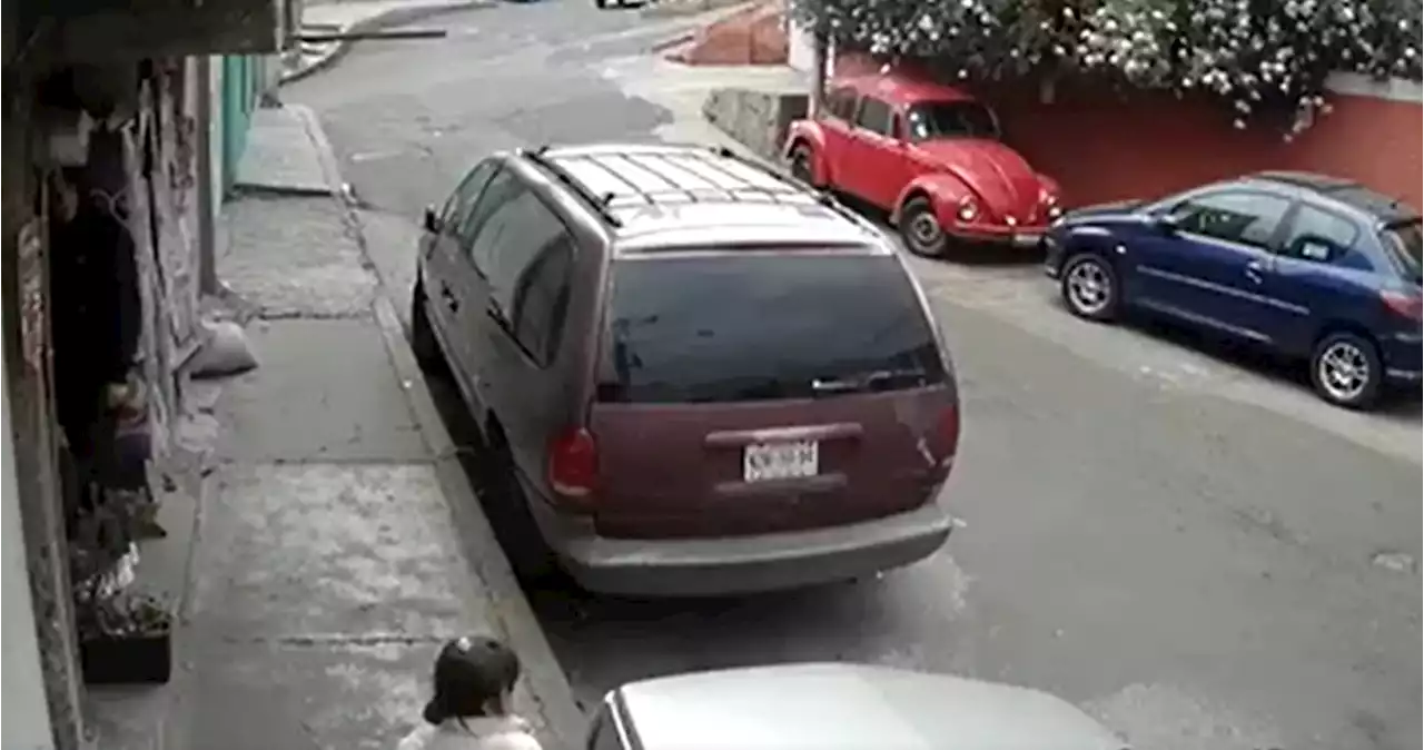 VIDEO FUERTE: Mujer es captada maltratando a su hija en calles de Cuautepec, en CdMx