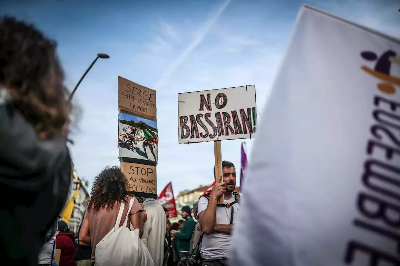 Affrontements à Sainte-Soline : un des deux manifestants blessés sorti du coma, selon les organisateurs