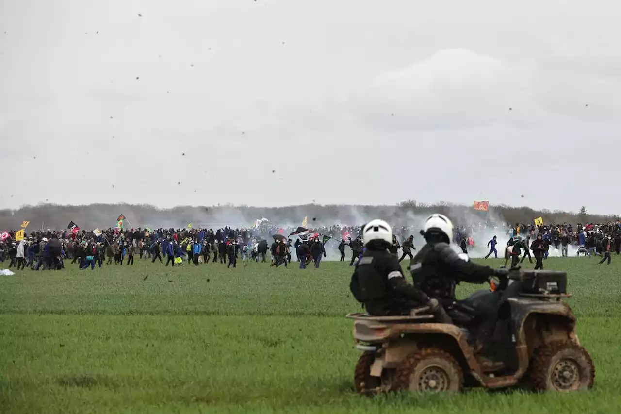 Sainte-Soline : la Défenseure des droits se saisit des cas des deux manifestants grièvement blessés