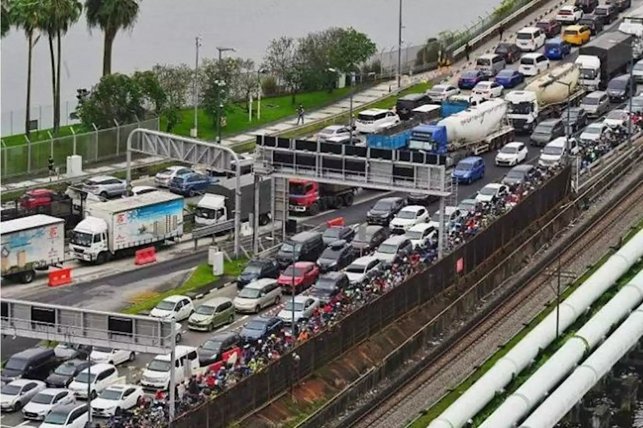 Heavy traffic expected at land checkpoints over Qing Ming and Good Friday weekend: ICA