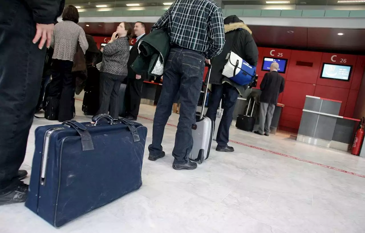 Ils emballaient illégalement les bagages des voyageurs à l’aéroport d’Orly