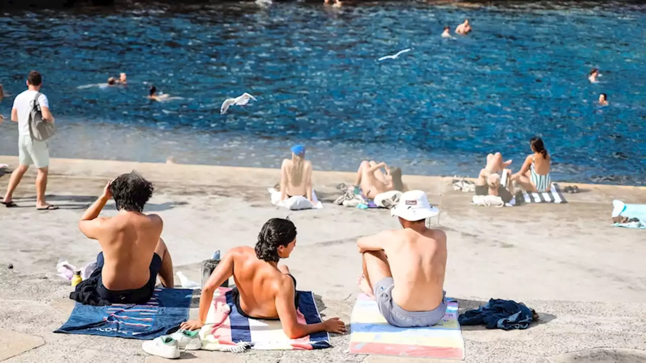 Australia's delayed summer sets March heat record