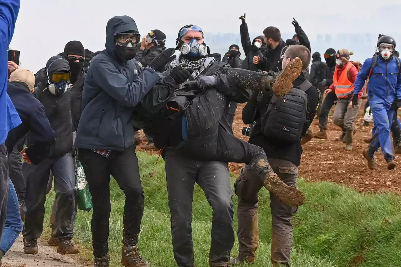 Mégabassines : le 2e manifestant blessé à Sainte Soline est sorti du coma