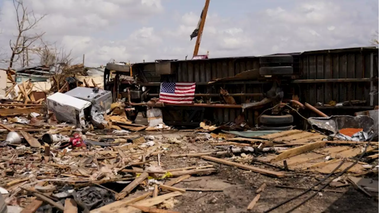 Tornado slams Little Rock, Ark., smashes rooftops, flips vehicles