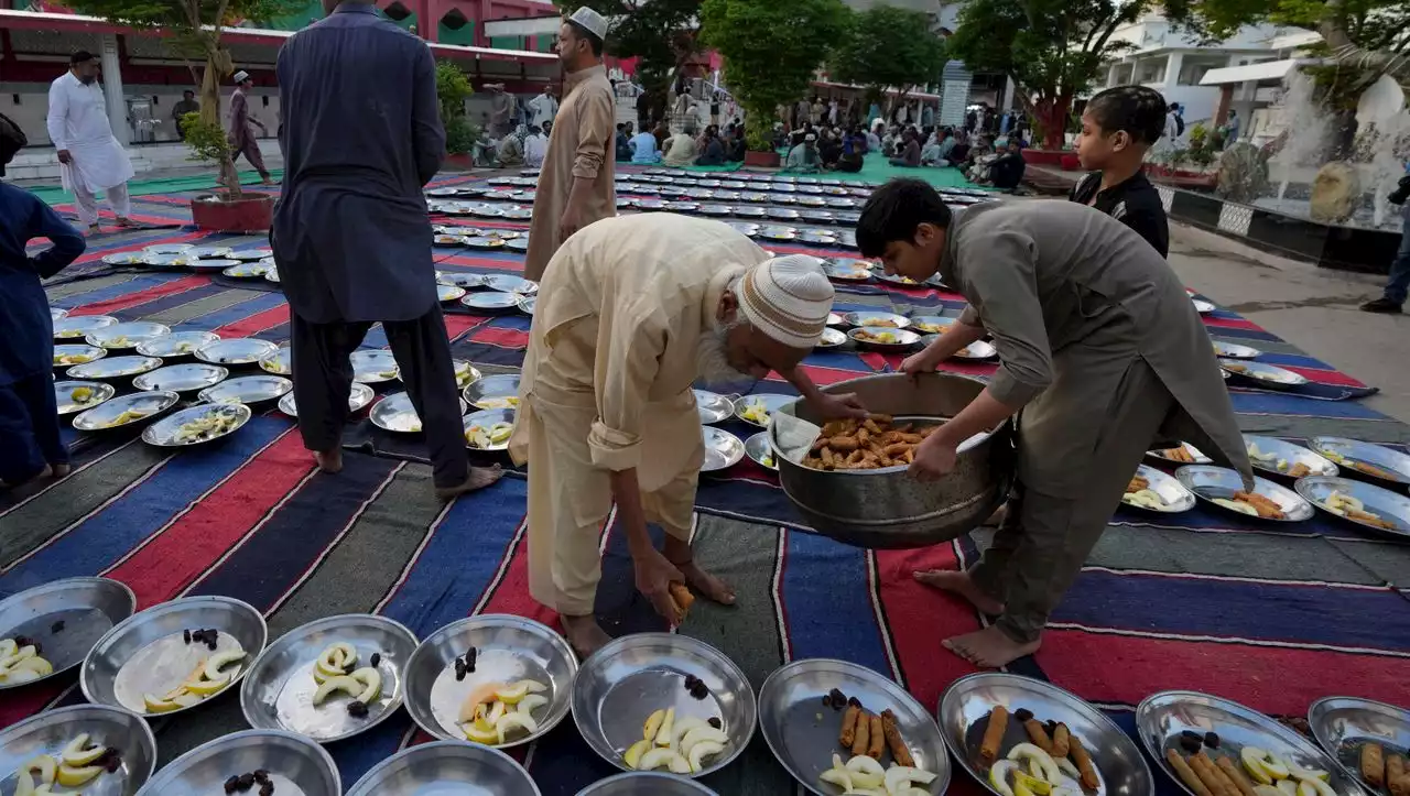 Pakistanische Millionenstadt: Elf Tote durch Andrang bei Spendenausgabe - darunter drei Kinder