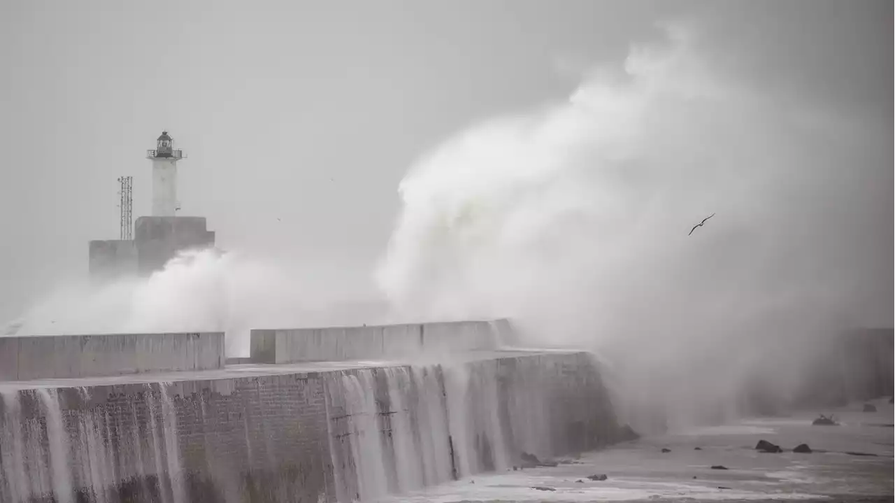 Tempête Mathis : un mort dans les Vosges, des 'tornades' dans l'Indre et dans la Vienne, 5 500 foyers privés d'électricité en Bretagne