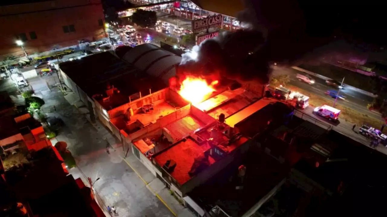 VIDEO | Alerta en Ecatepec: se registra fuerte incendio sobre Avenida Carlos Hank González