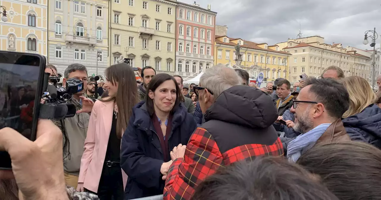 Schlein debutta in campagna elettorale: il comizio a Trieste (con gli appunti, ma senza Conte)