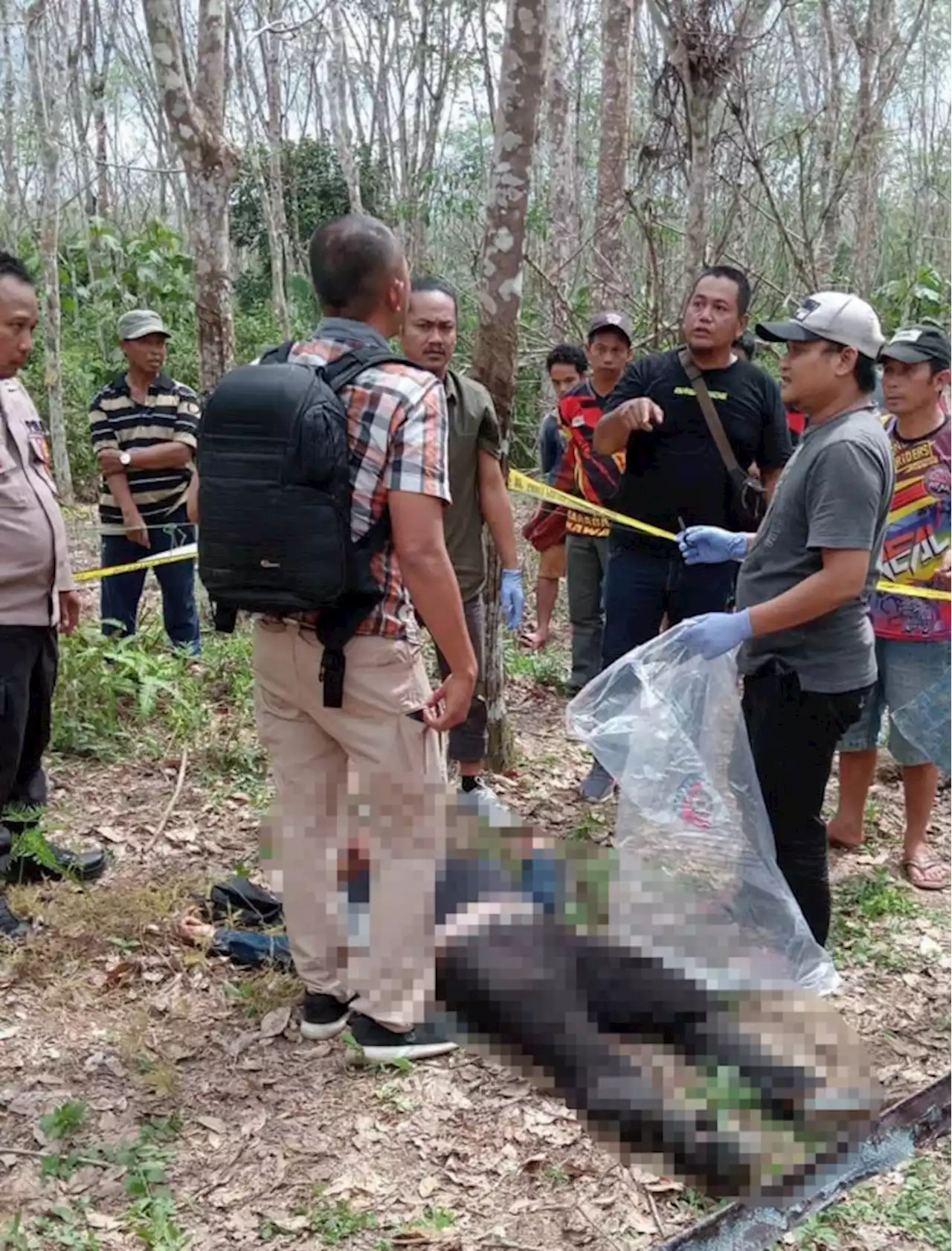 Tergeletak di Kebun Karet di Pengaron, Mayat Bersimbah Darah itu Korban Pembunuhan