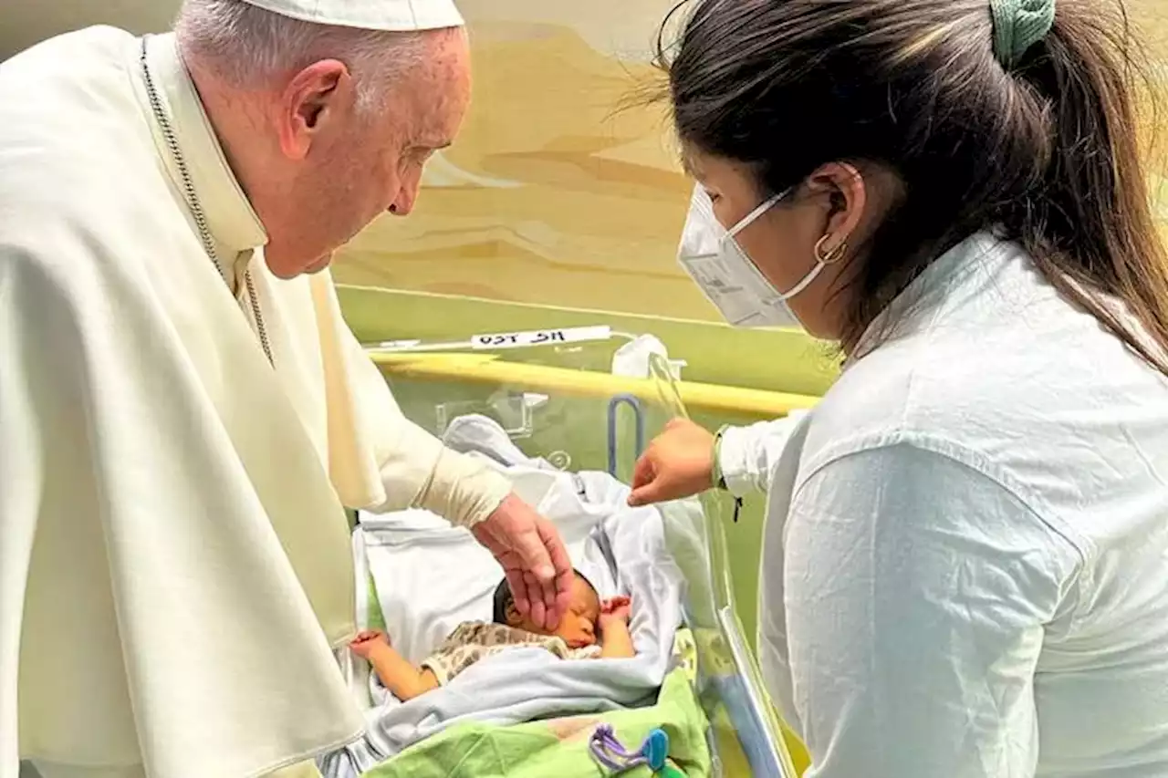 La internación de Francisco: difunden las primeras imágenes del Papa en el hospital