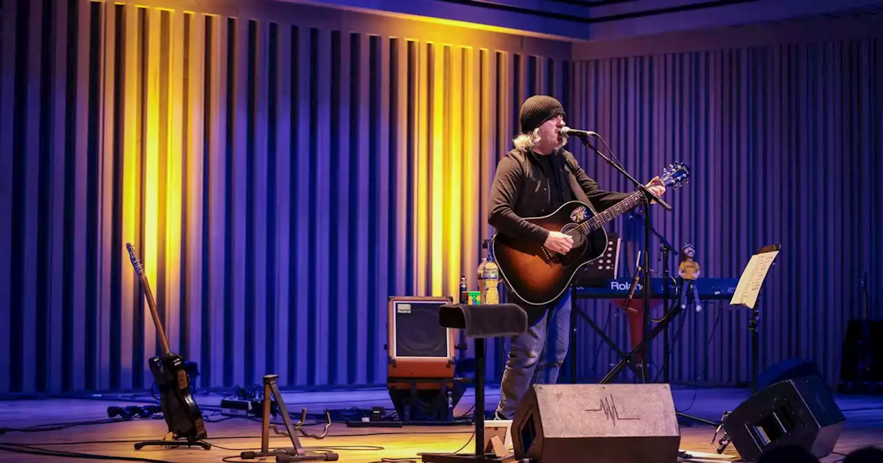 Badly Drawn Boy pays heartfelt tribute to brother during homecoming gig