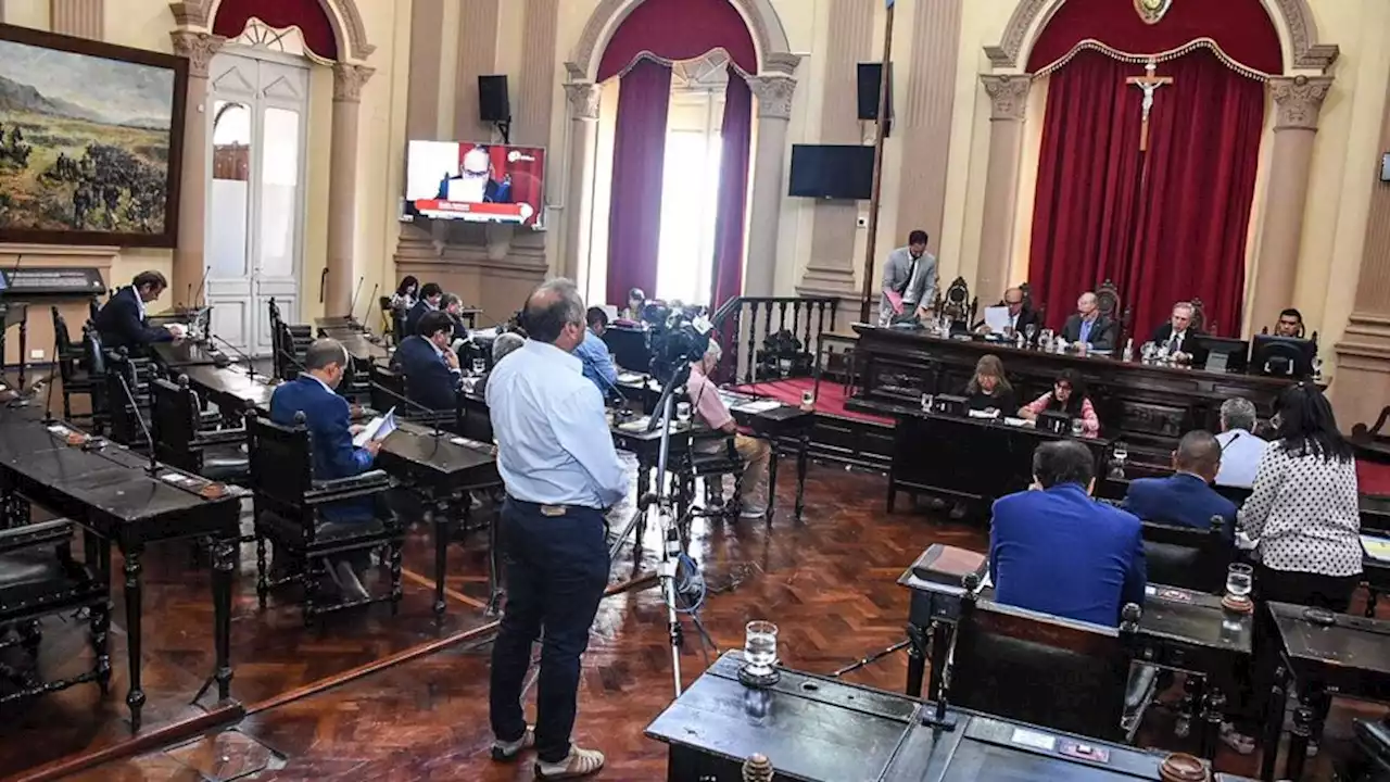 Las operaciones con tarjeta deberán hacerse a la vista del usuario | Senado de Salta