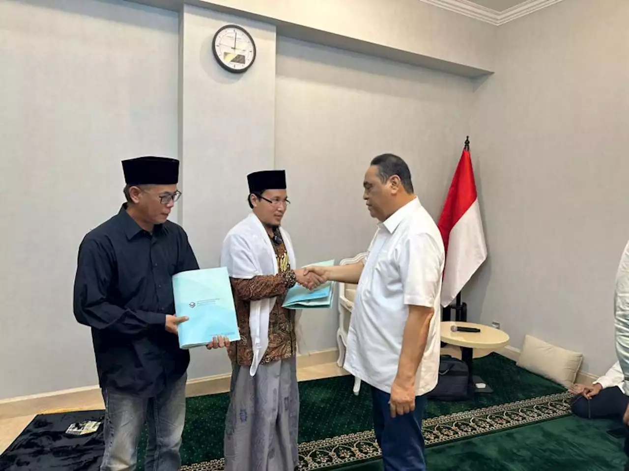 Semarakkan Ramadhan, Lazis Asfa Salurkan Dana Zakat untuk Muallaf |Republika Online