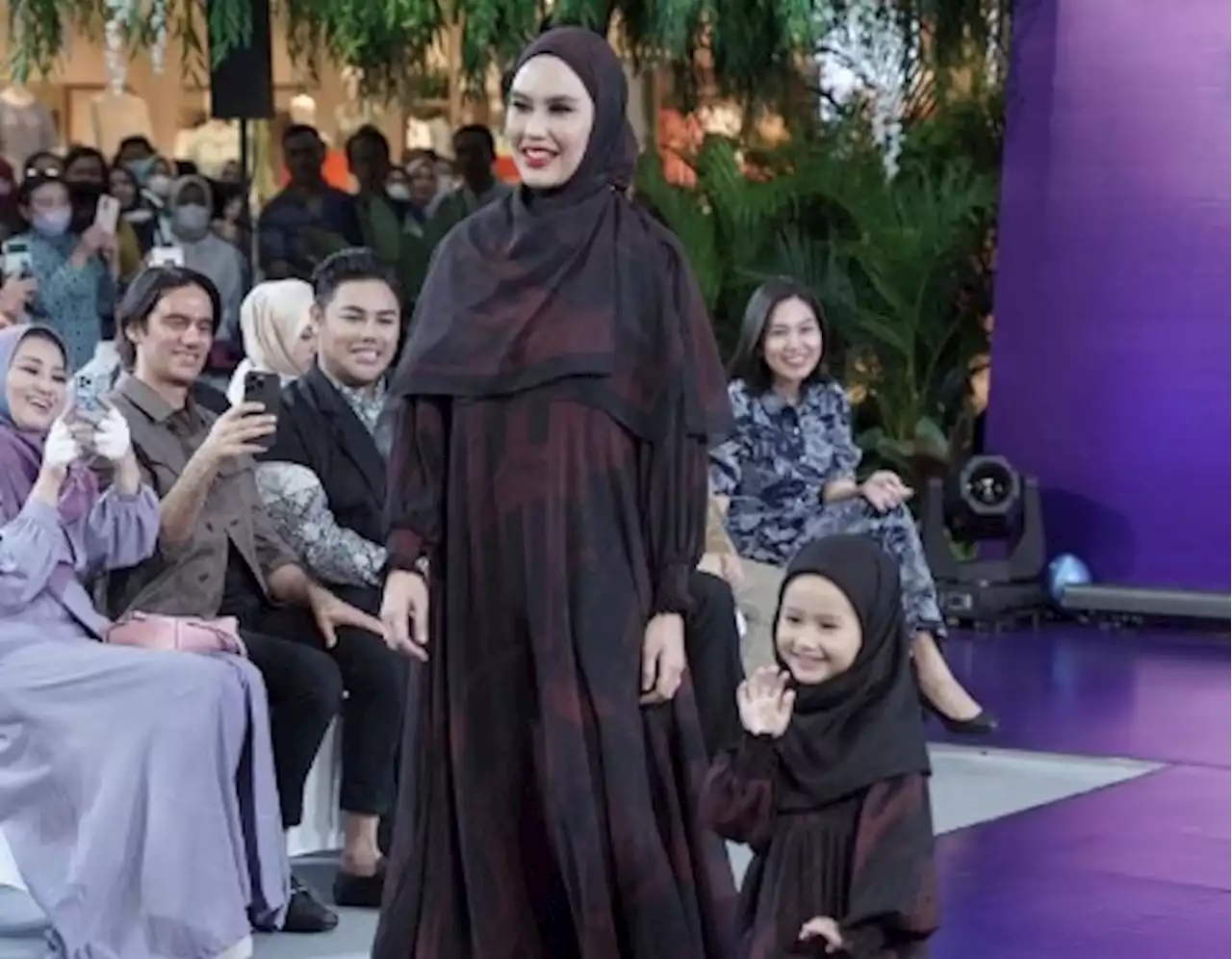 Rilis Koleksi Mandjha Hijab Jelang Lebaran, Ivan Gunawan: Konsepnya Middle East