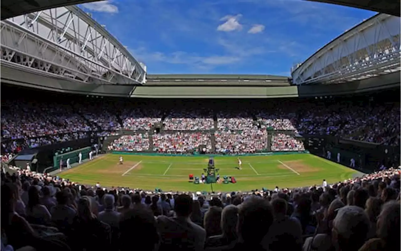 Wimbledon, la decisione sui tennisti russi e bielorussi