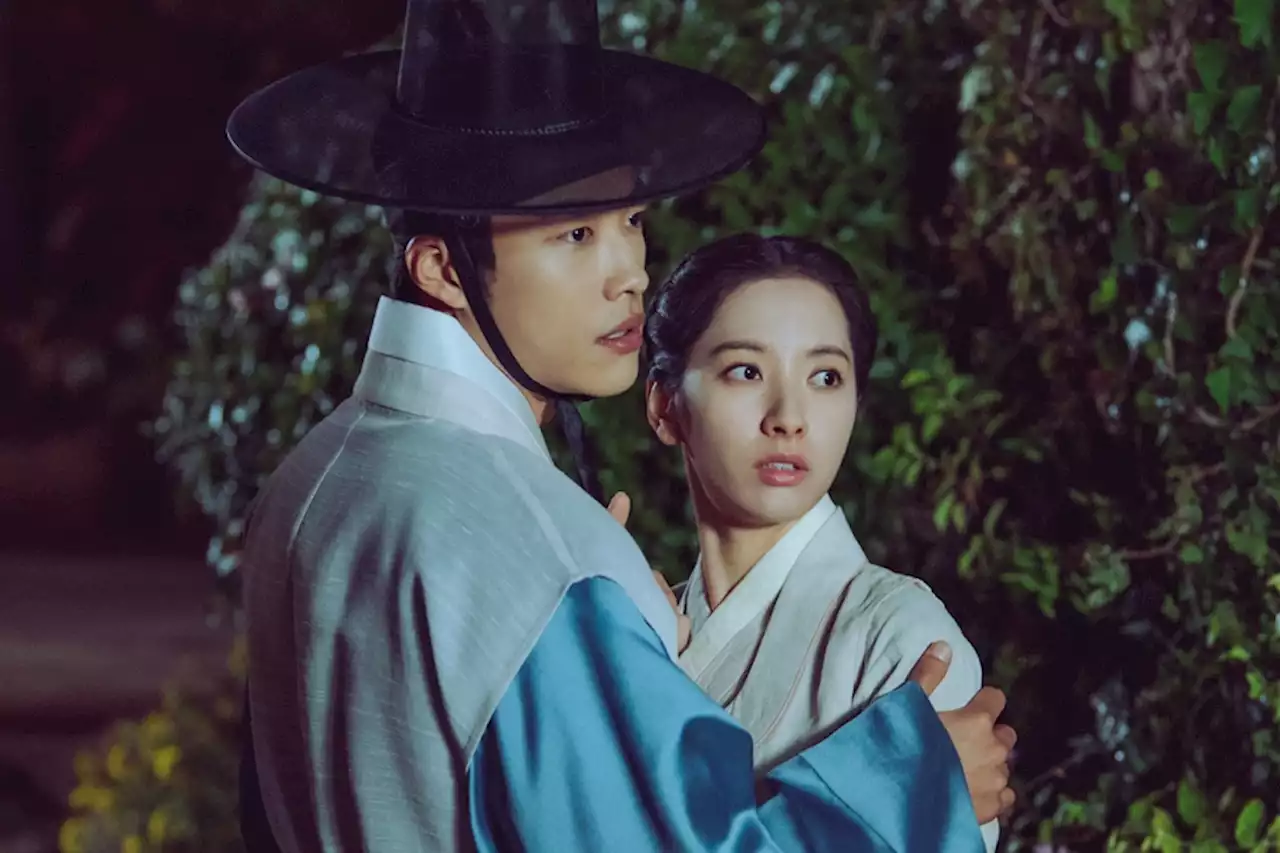 Woo Do Hwan And WJSN’s Bona Get Unexpectedly Close At Night In “Joseon Attorney”