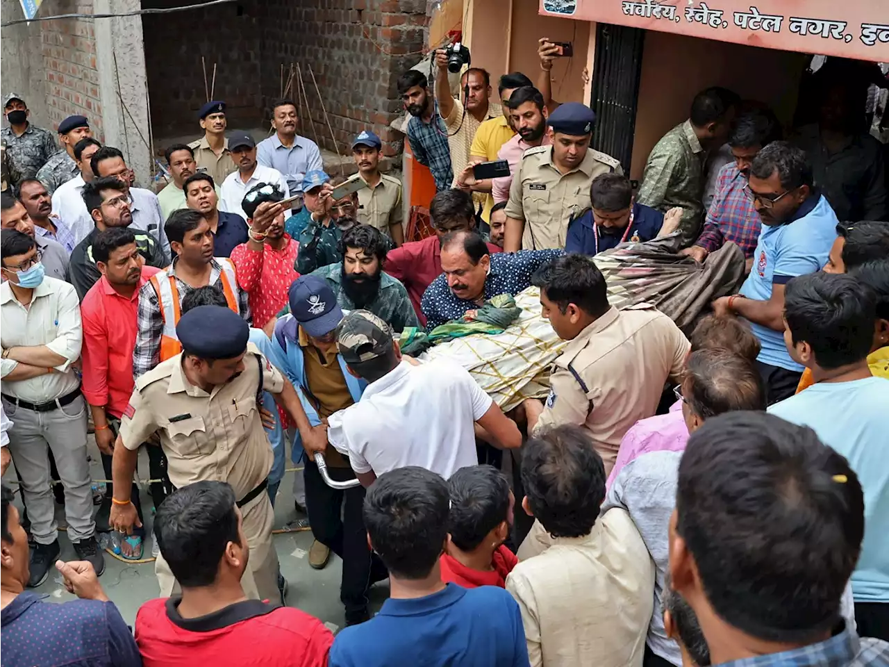 Covering over well at Indian temple collapses, killing 35