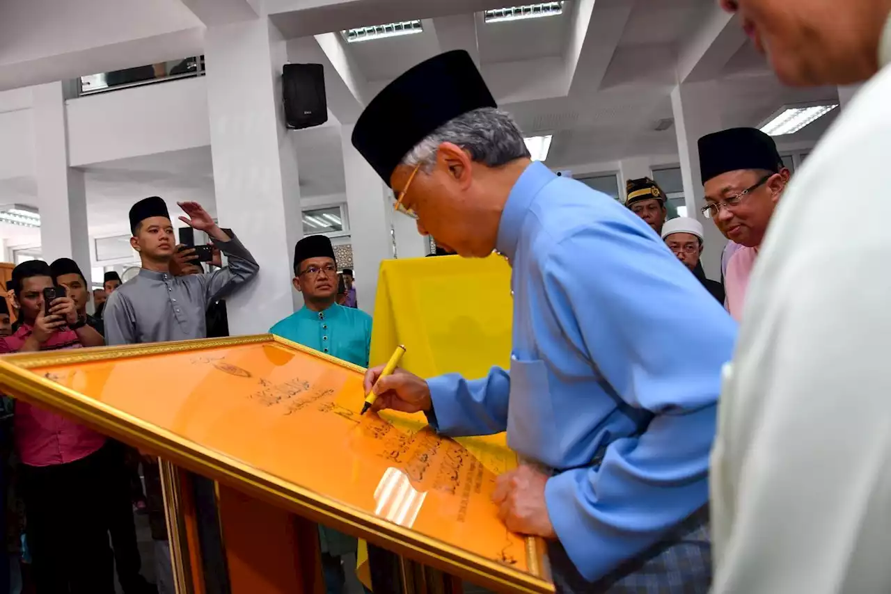 Agong rasmi Masjid Al-Sultan Abdullah di Labuan