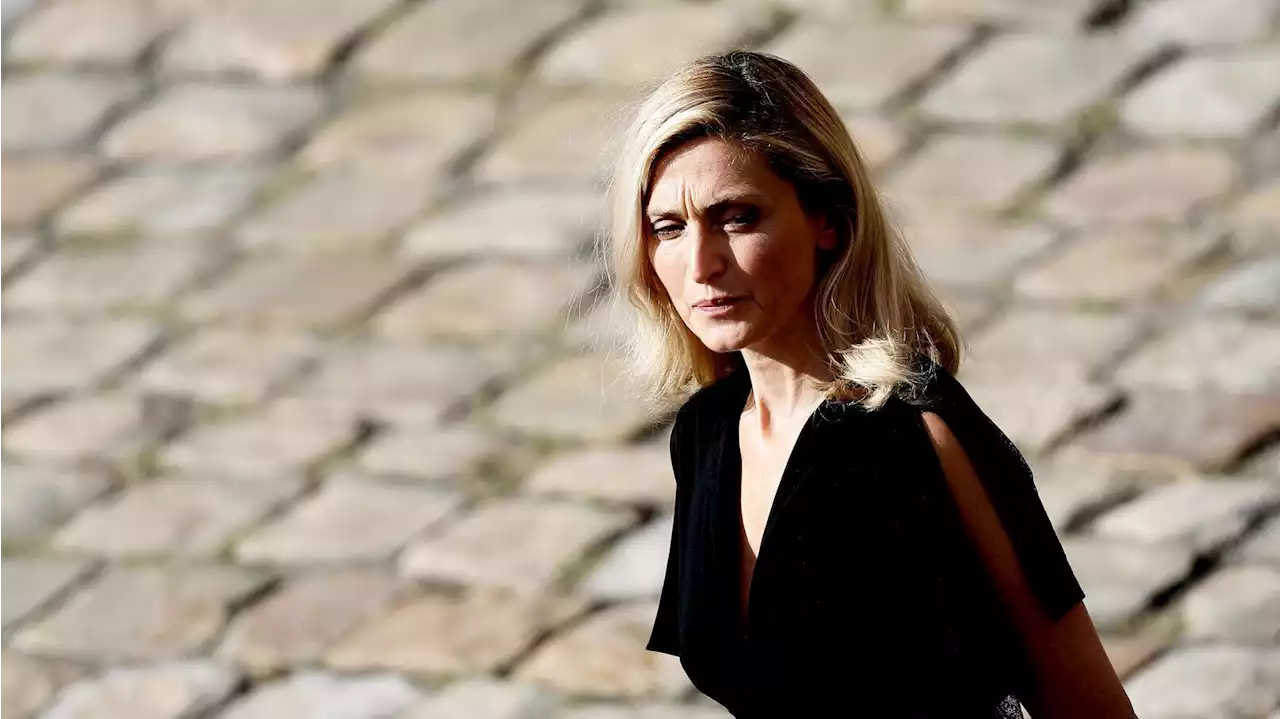 'Masculinité toxique' : Julie Gayet fait de rares confidences sur ses deux fils