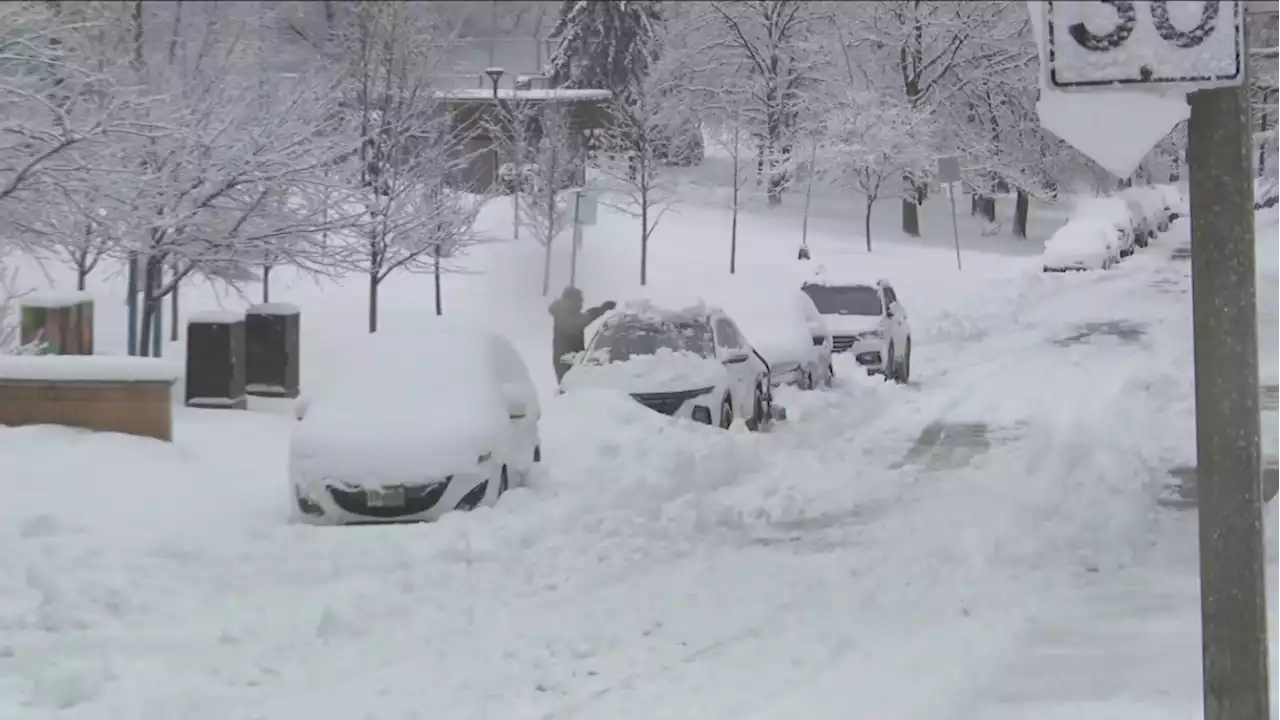 Flurries continue after 'thundersnow' storm hits southern Ontario