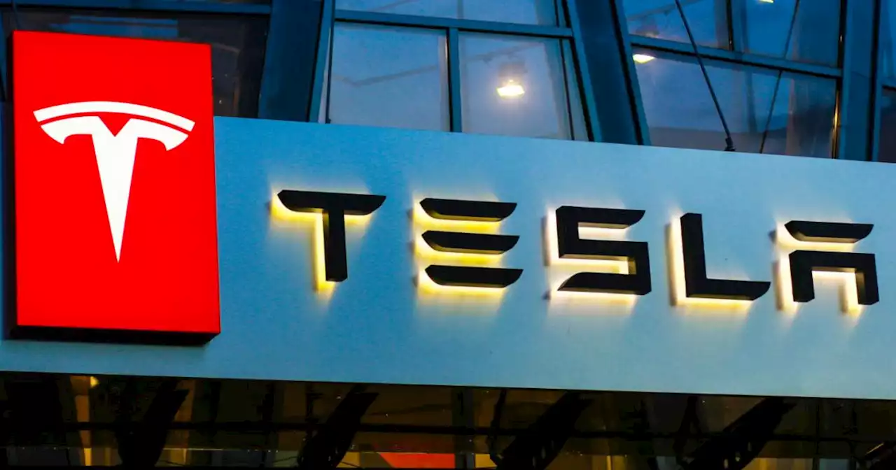 Tusindvis af Tesla-biler tilbagekaldes: Risikoen for skade ved kollision er for høj