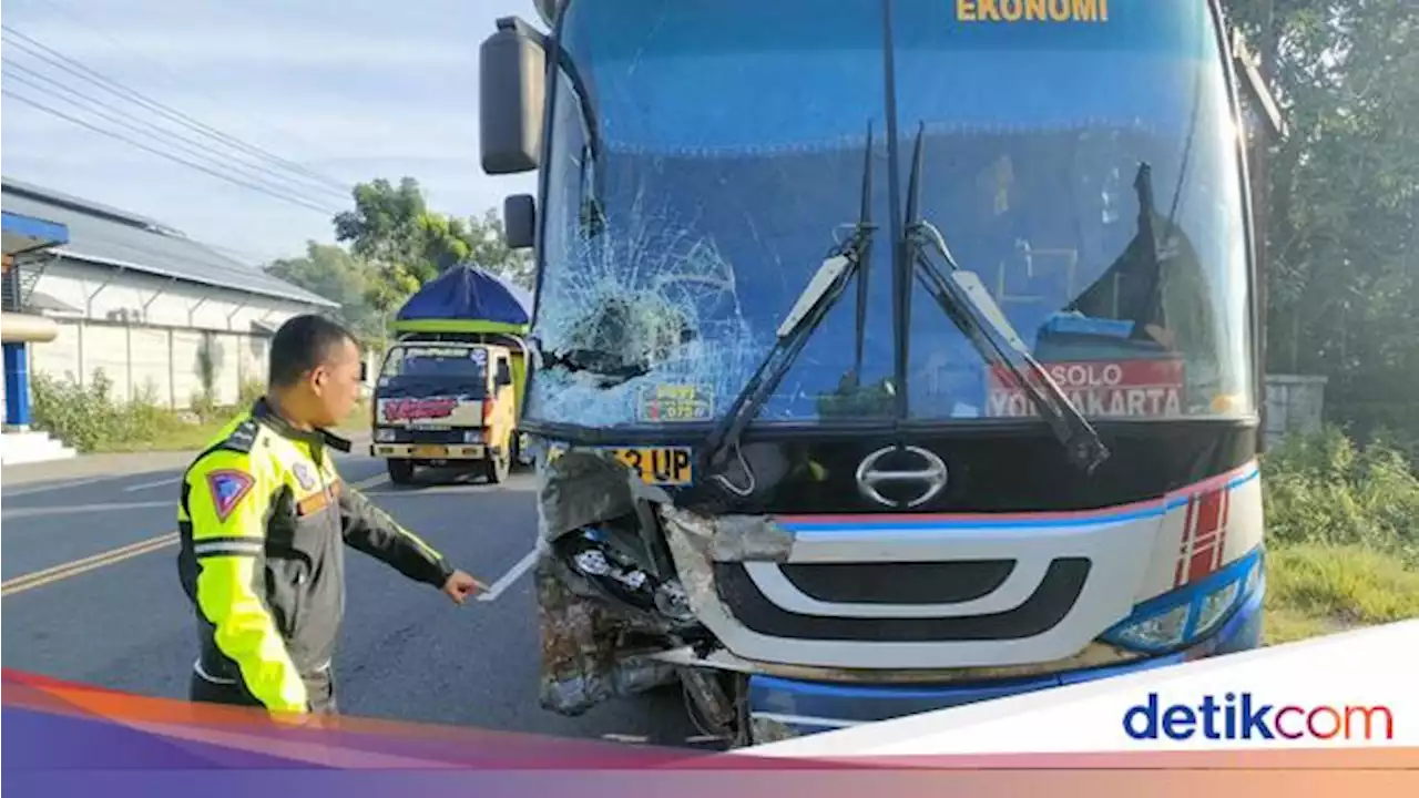 Bus Sugeng Rahayu Tabrak Panther di Madiun, 1 Orang Tewas-3 Luka