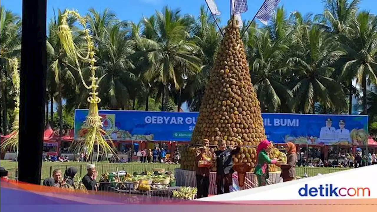 Durian Setinggi 5 Meter Semarakkan Gebyar Gunungan Hasil Bumi Jember