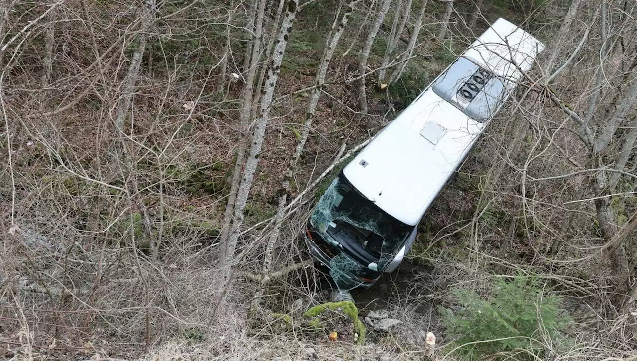 Ce que l'on sait après l'accident d'un car scolaire en Isère