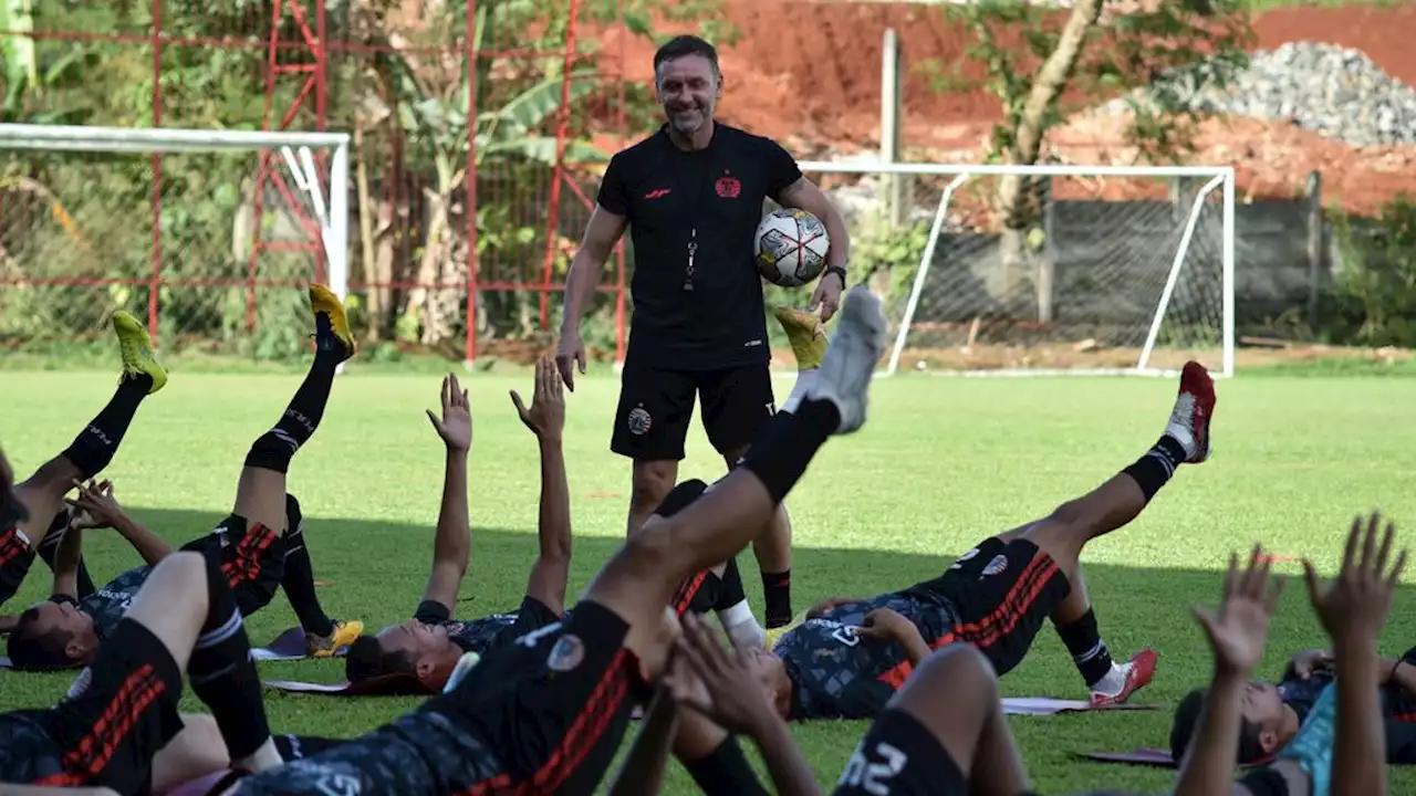 “Laga Klasik” Ditunda, Peluang Juara Persib dan Persija Semakin Berat