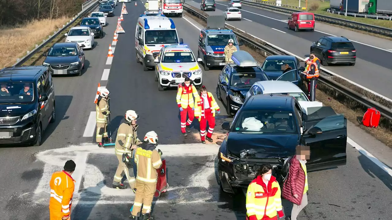 Unfall mit vier Verletzten auf Rheintalautobahn