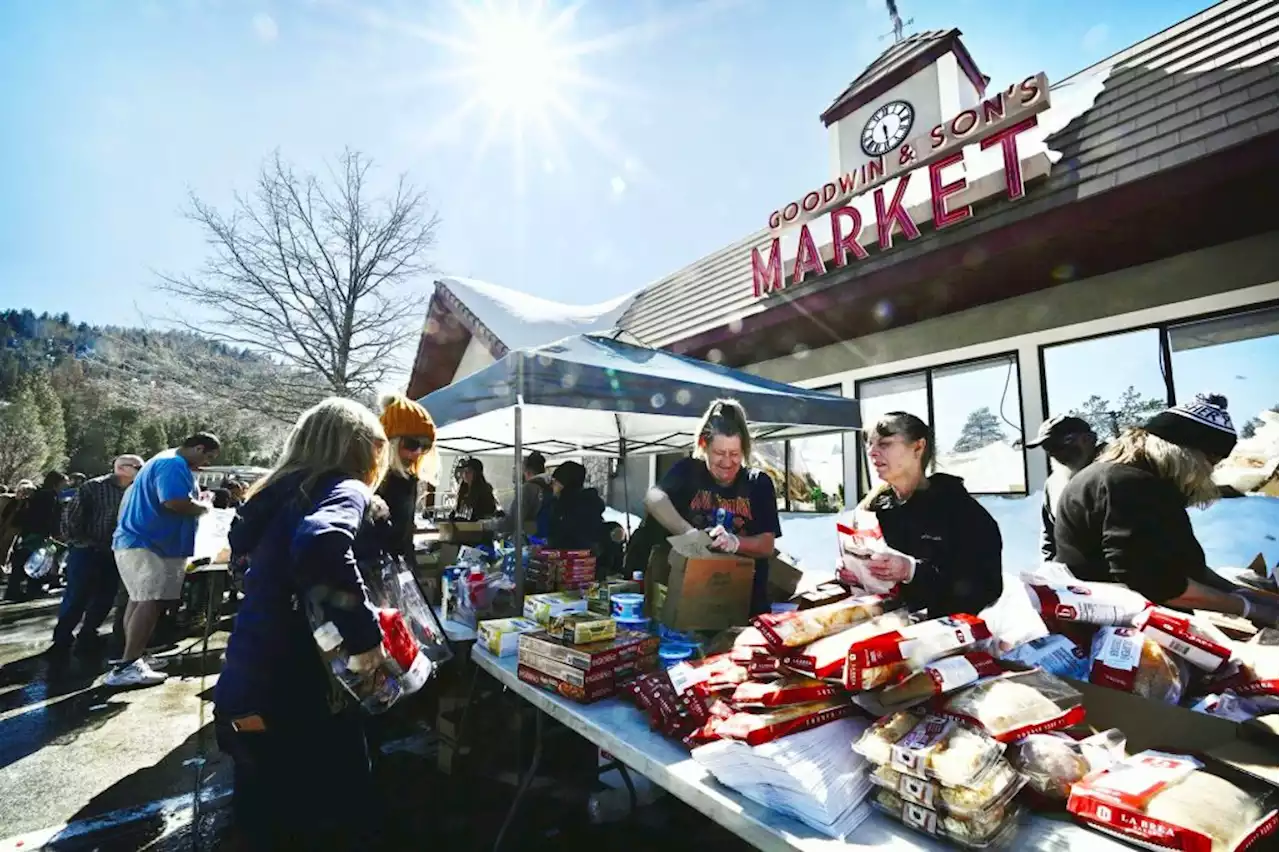 San Bernardino mountain residents help one another with food, support