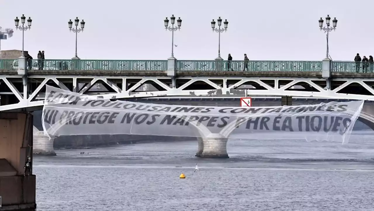 Action coup de poing du collectif Extinction Rebellion à Toulouse sur la protection des nappes phréatiques