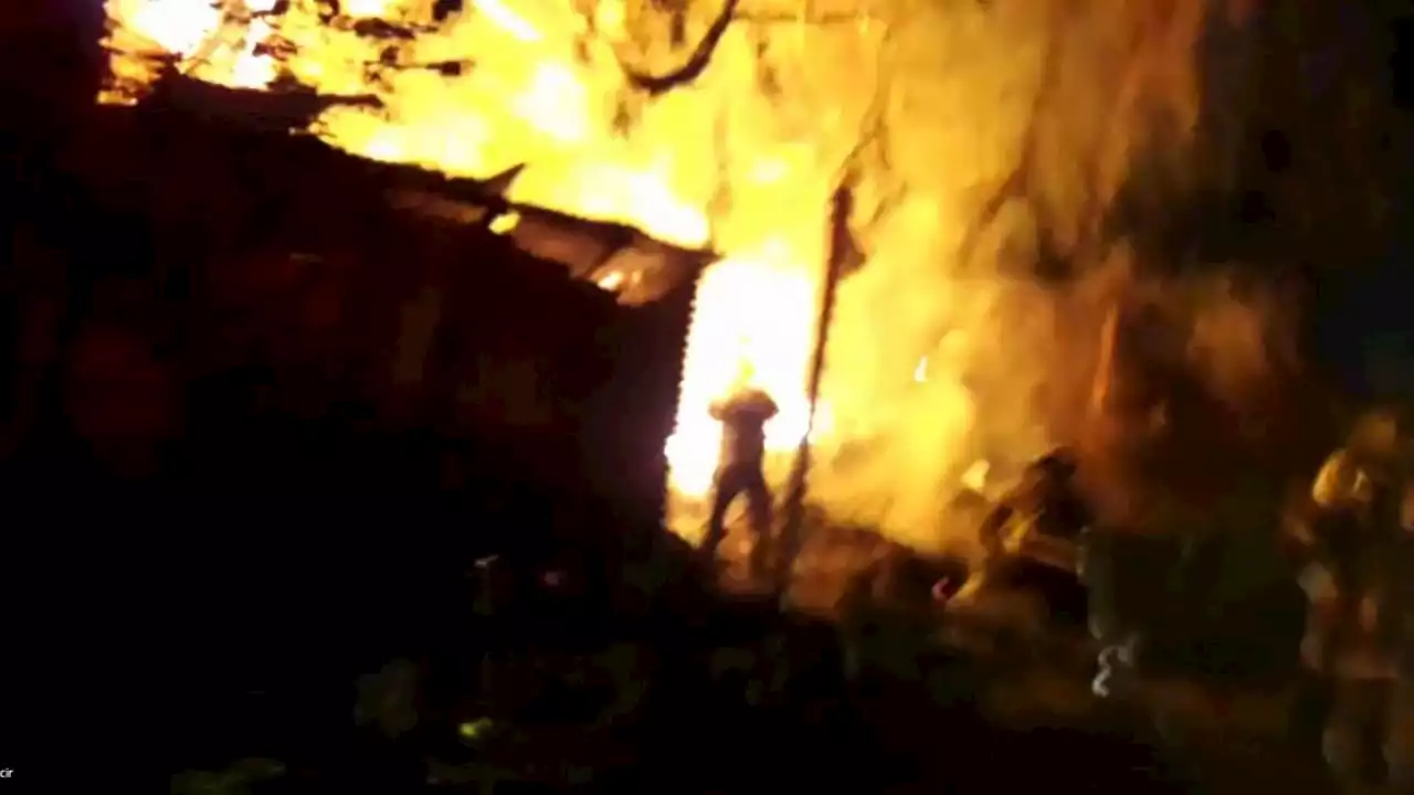 VIDEO: Se registra fuerte incendio en una bodega de material reciclable en Tlalpan