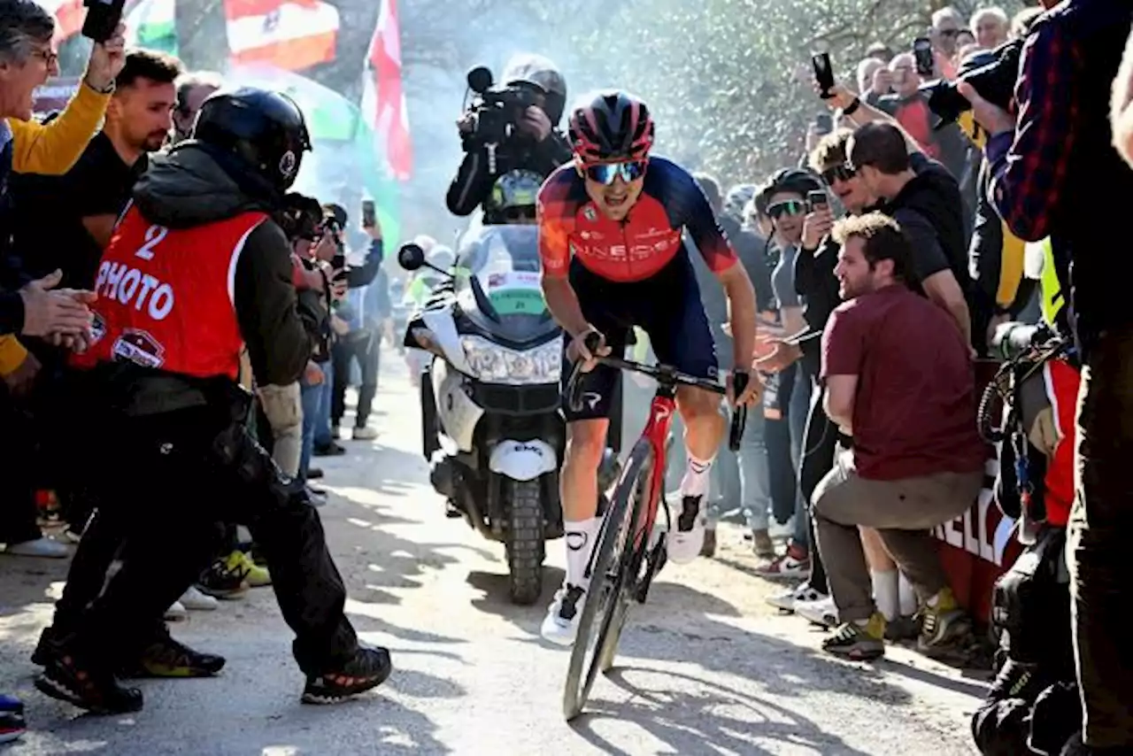 Tom Pidcock remporte les Strade Bianche en solitaire devant Valentin Madouas