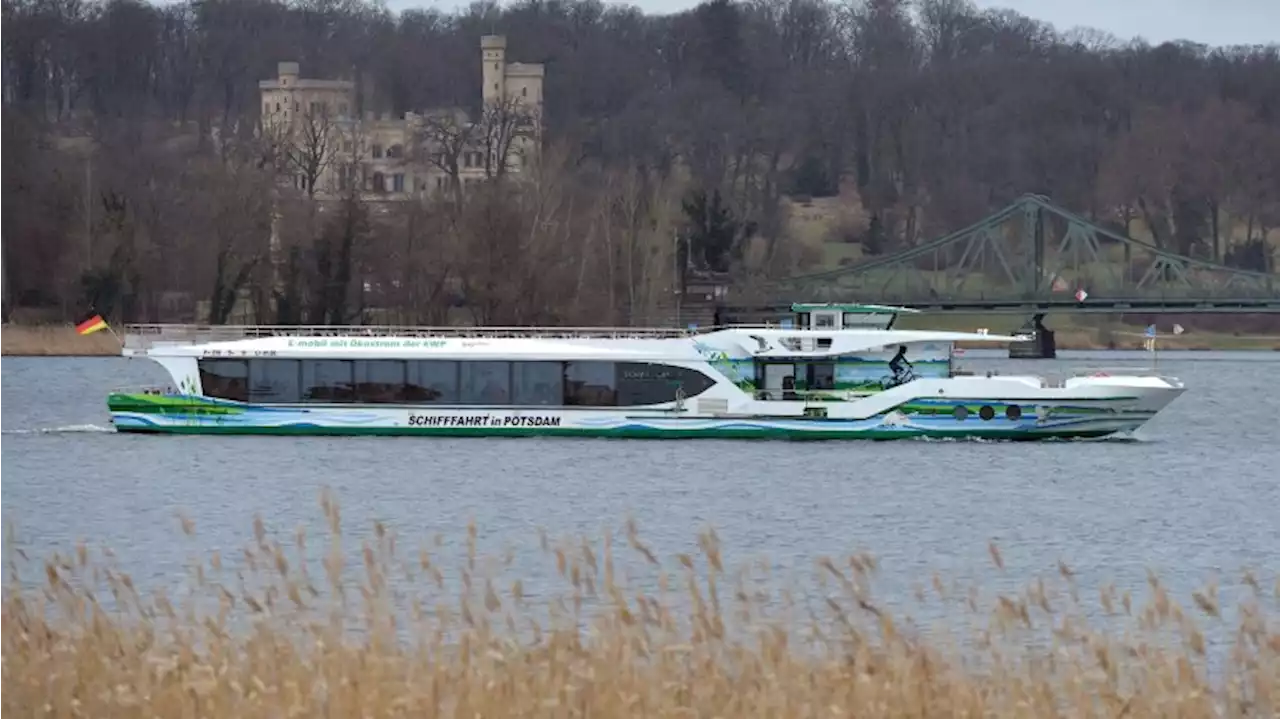 Schifffahrts-Saison in Potsdam ist eröffnet: Hebewerk öffnet