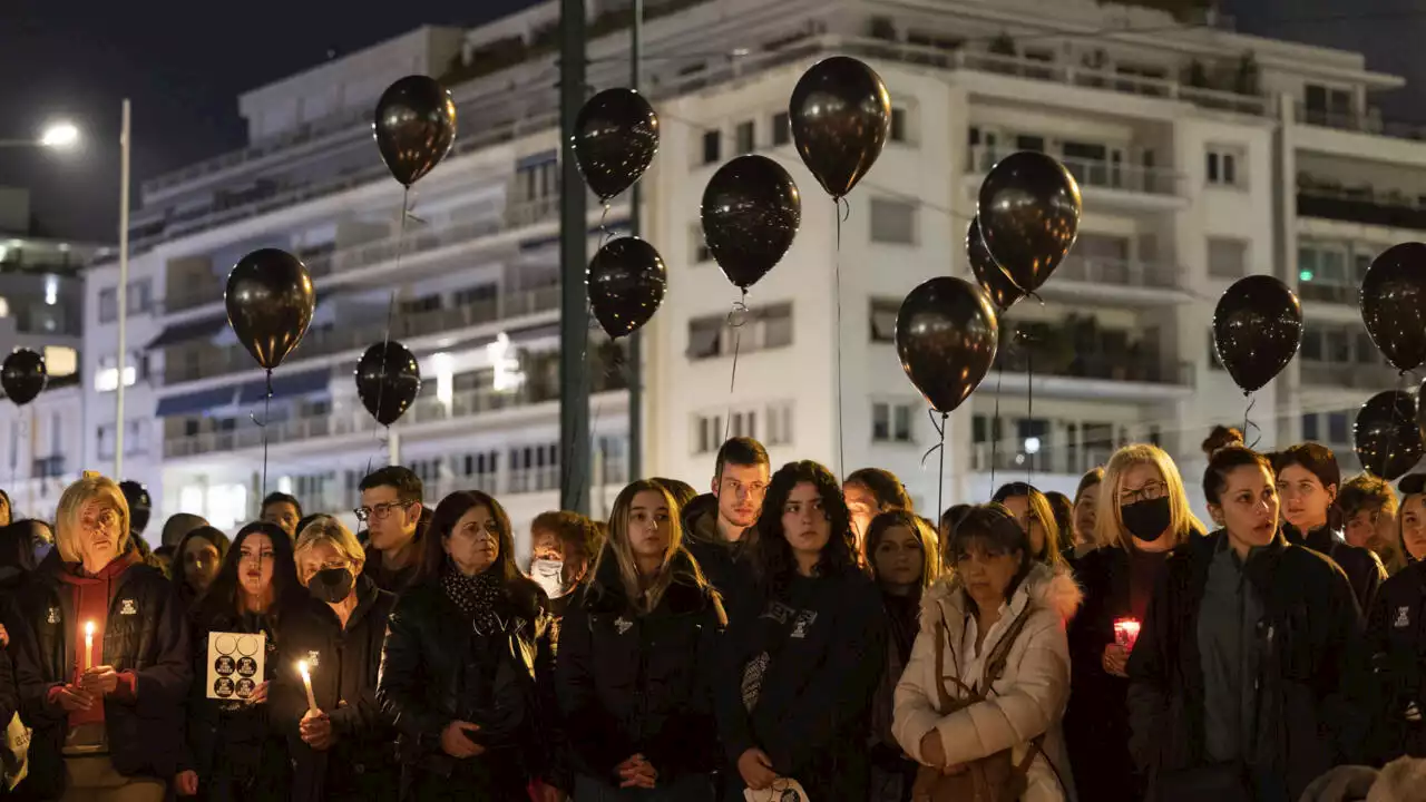 Accident de train meurtrier en Grèce: à Athènes, la colère silencieuse des manifestants