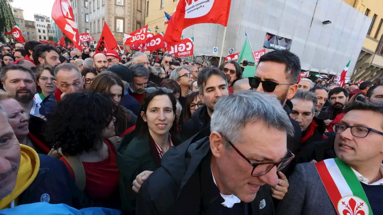 Migliaia in piazza a Firenze contro il fascismo, applausi per Schlein