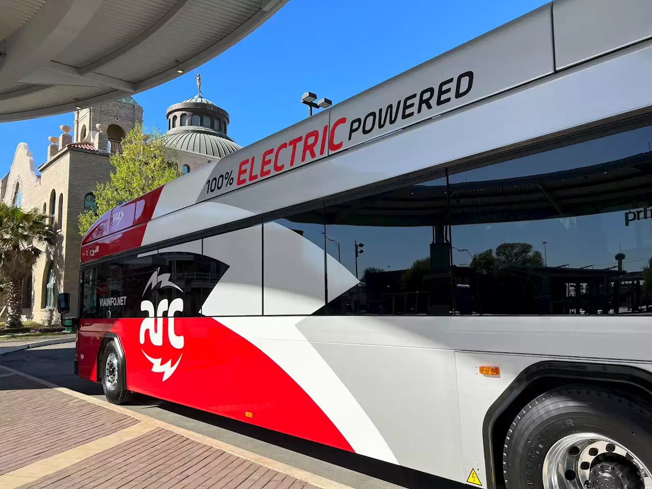 VIA to roll out eight electric buses on San Antonio streets this summer