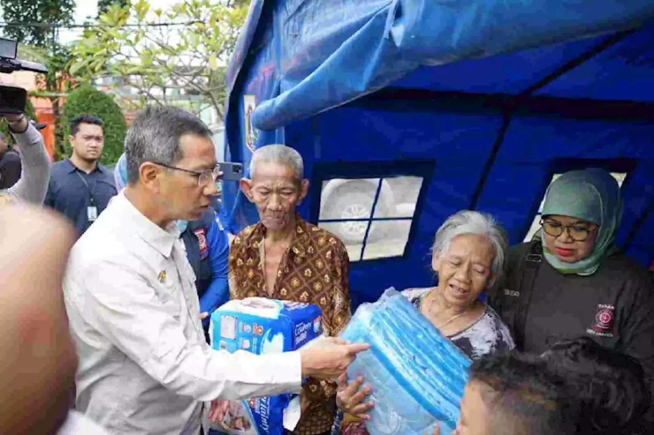 Kunjungi Pengungsi Korban Kebakaran Plumpang, Heru: Bantuan Diprioritaskan untuk Bayi