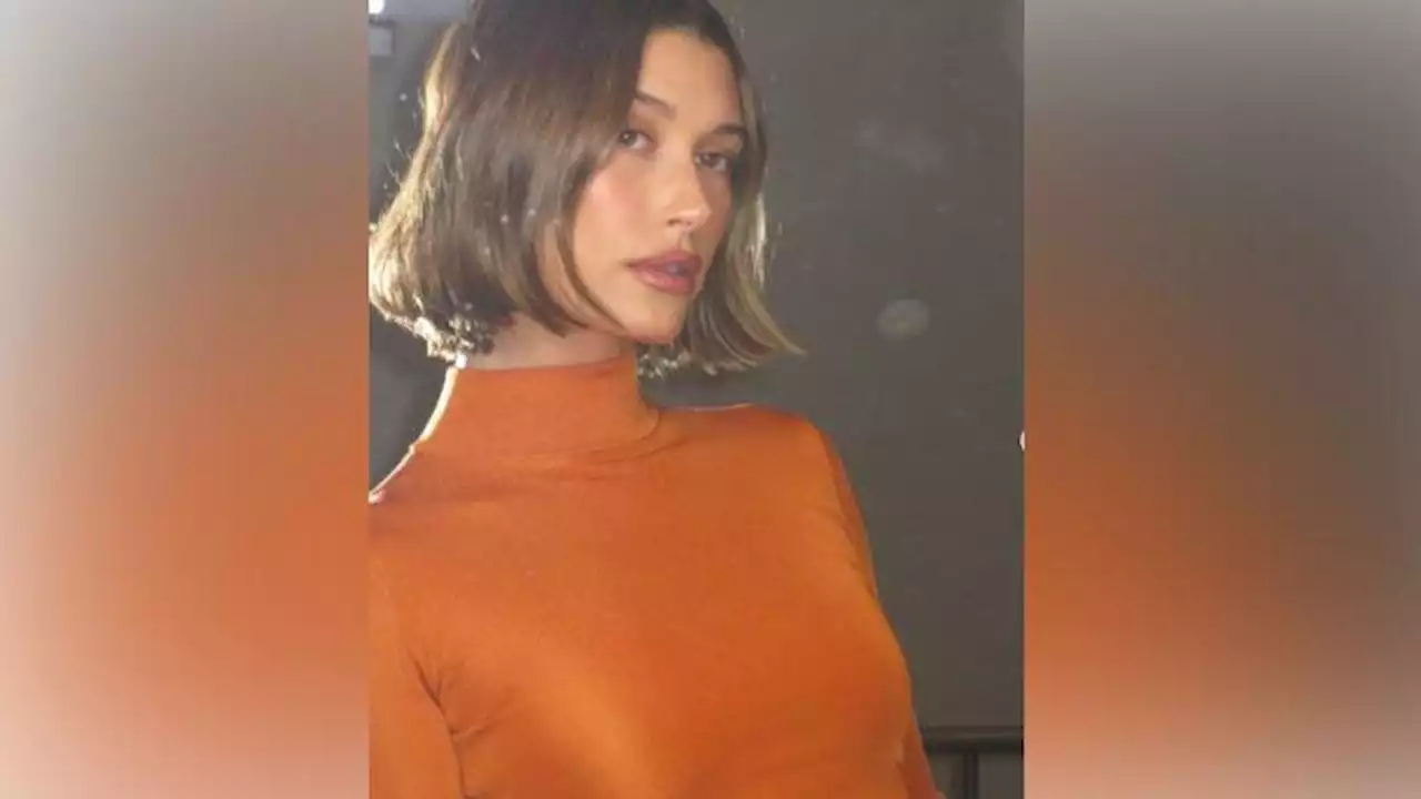 Hailey Bieber Pamer Wajah Baru dengan Rambut Bob Pendek