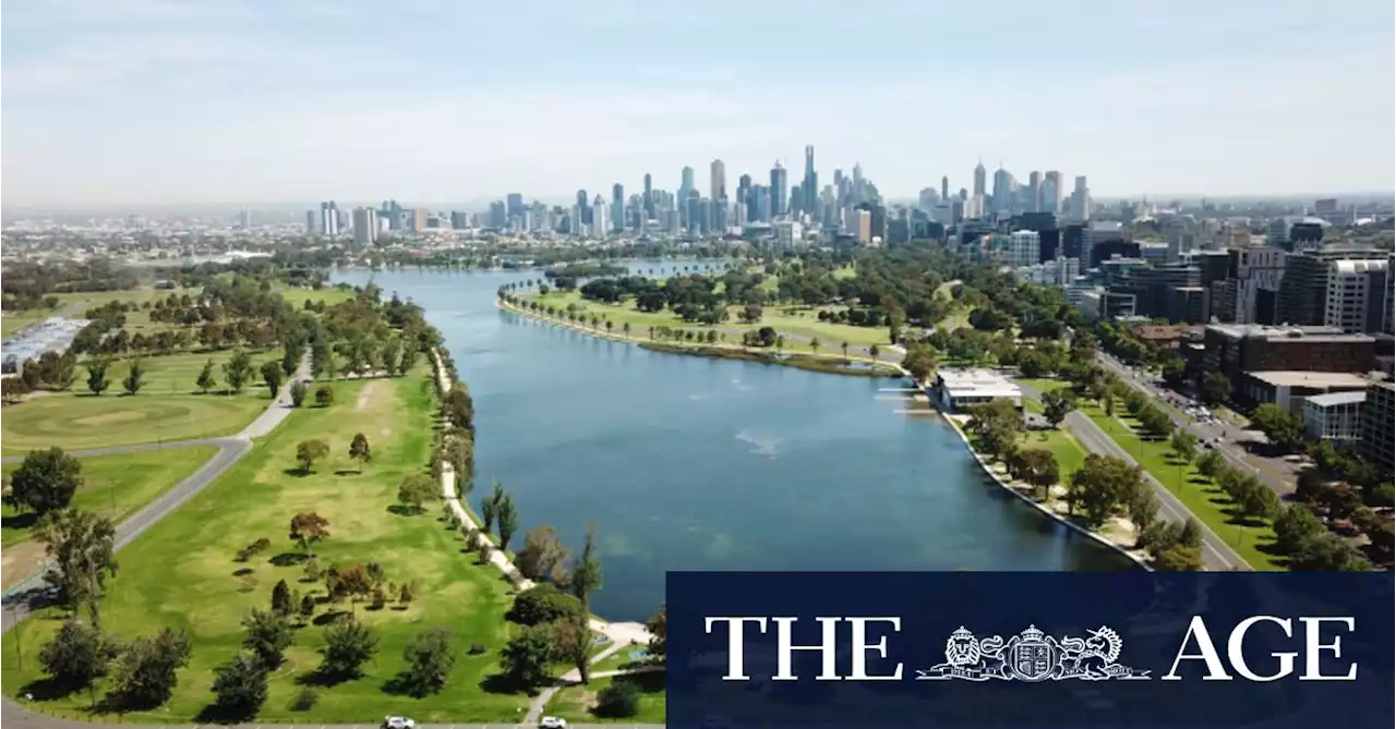 Woman flees Albert Park Lake sexual assault, seeks help from passers-by