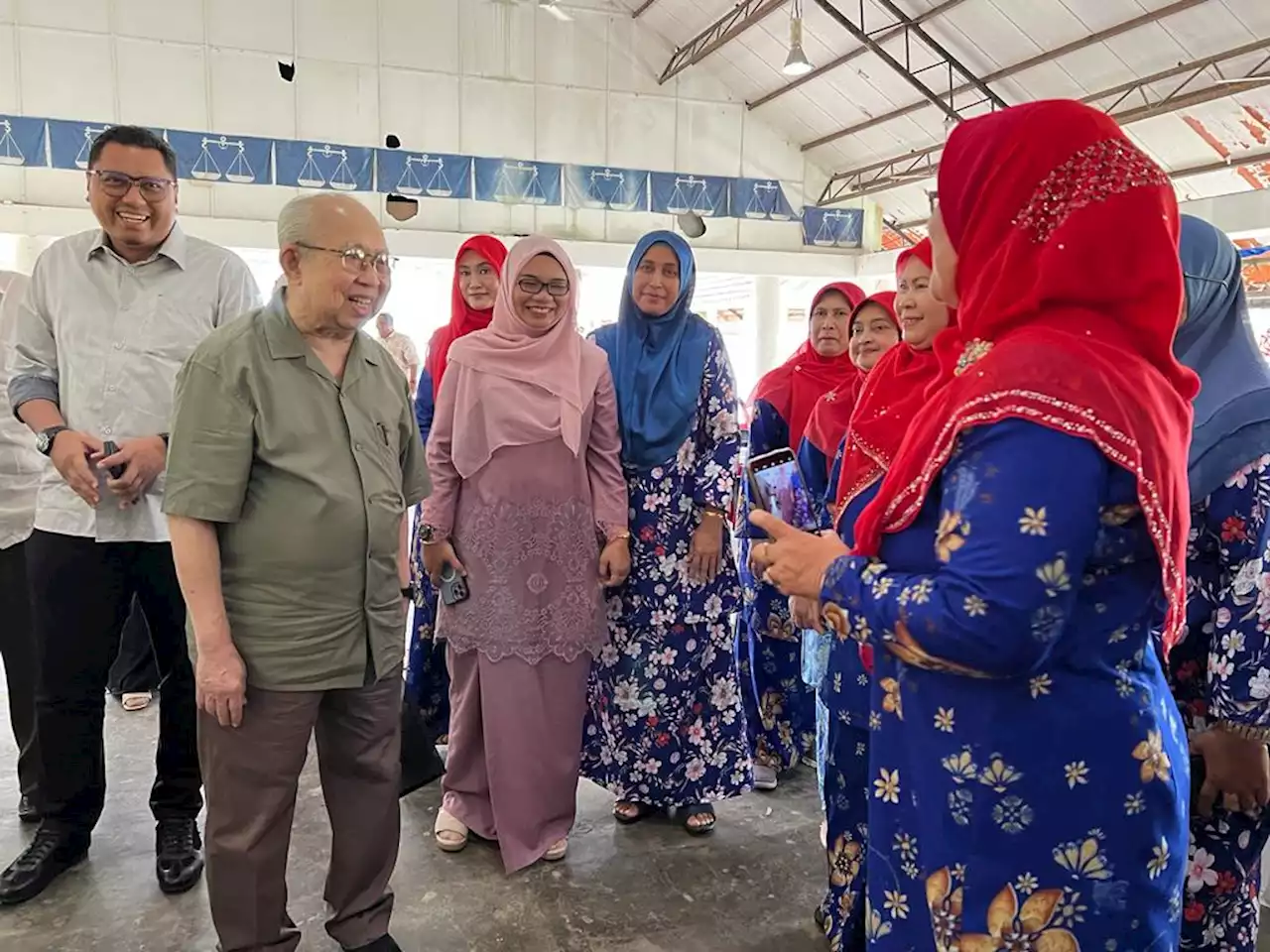 Kurangkan import makanan, tingkat pengeluaran negara bantu kawal harga barang