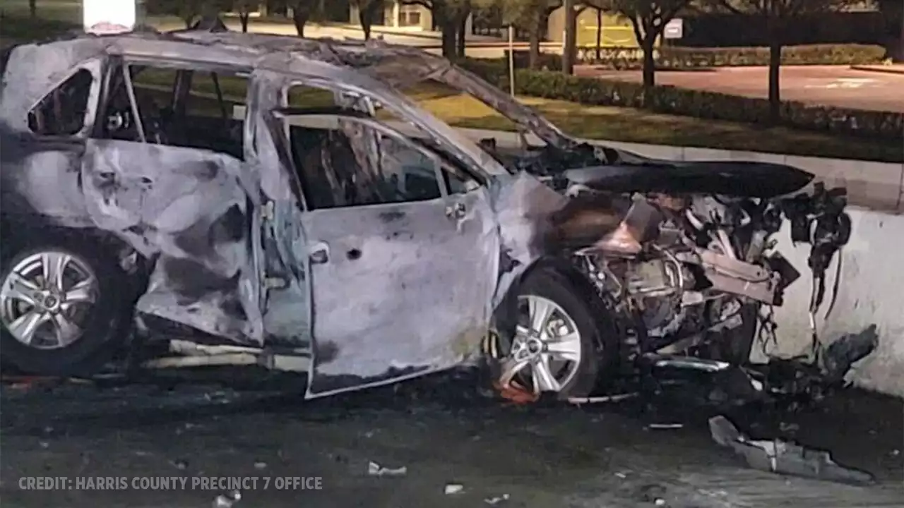 Driver killed in fiery crash on South Sam Houston Toll Road West, deputies say