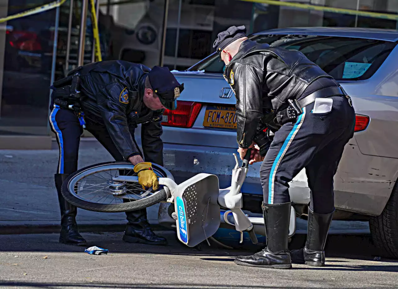 Cyclist in critical condition after apparent Midtown hit-and-run | amNewYork