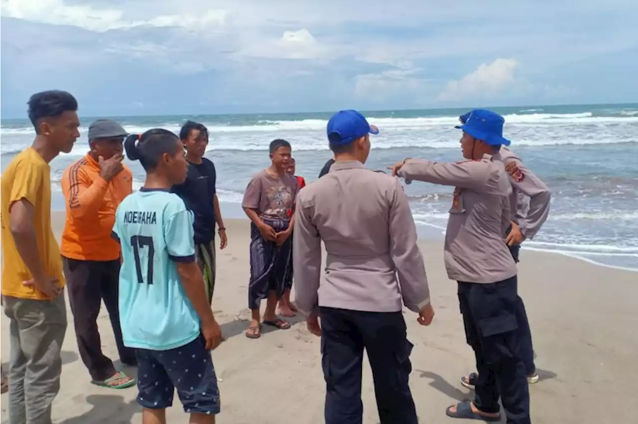 Tim SAR cari wisatawan yang hilang terseret ombak di Garut