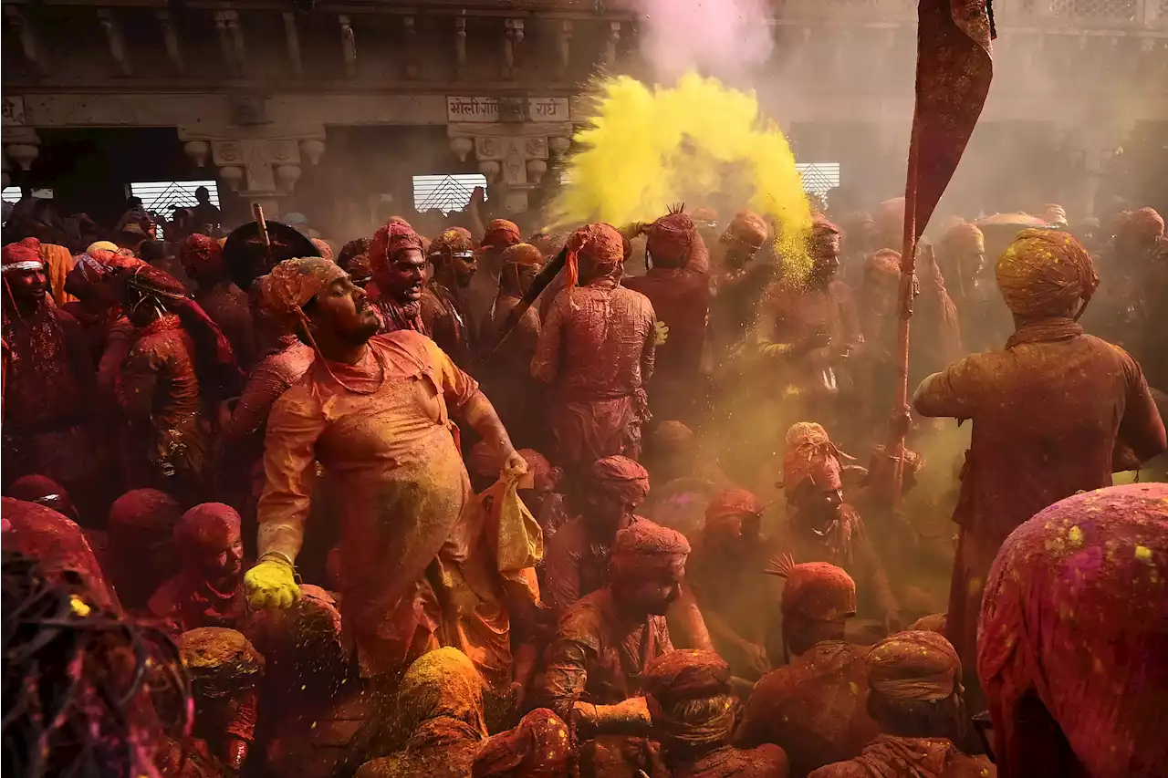 AP PHOTOS: Women with sticks perform Indian festival ritual