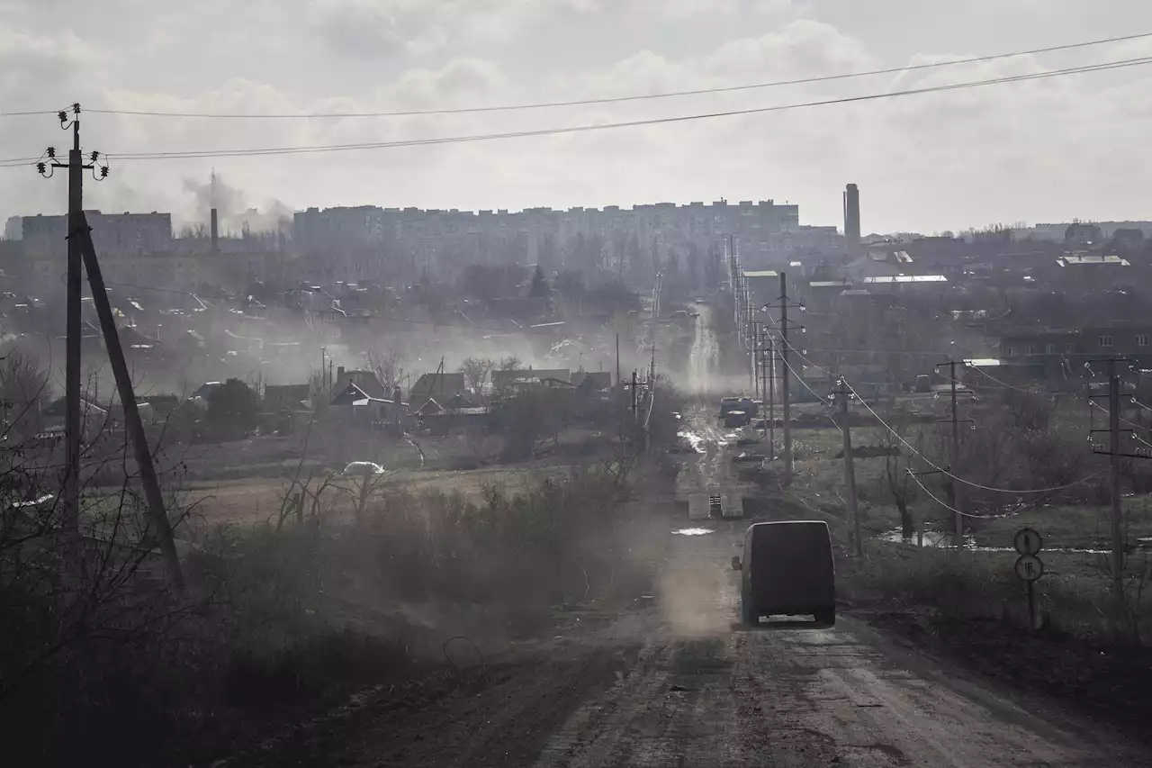 Civilians flee embattled town as Ukrainian pullout looms