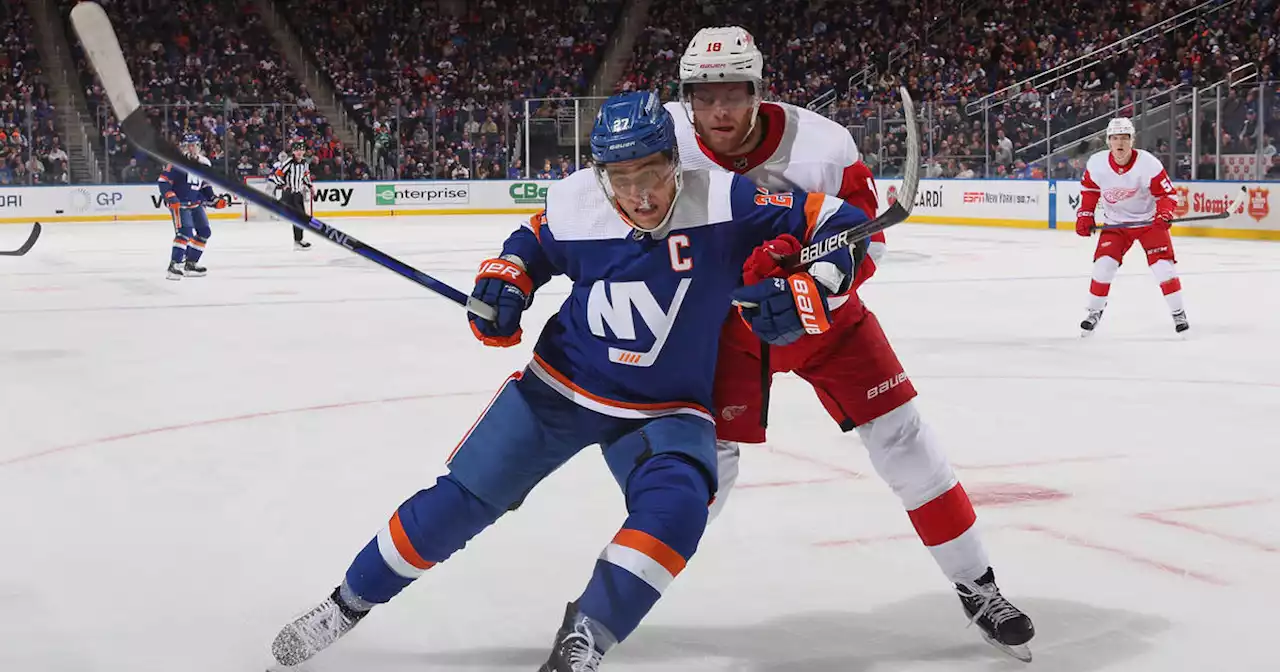 Anders Lee scores twice as Islanders beat Red Wings